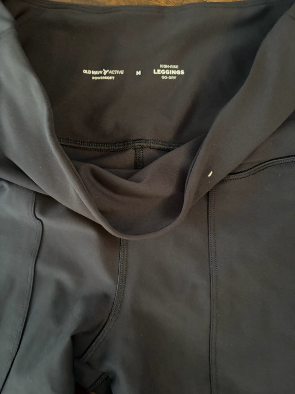 Old Navy Black High-Waist Pocket Leggings - Picture 3 of 3